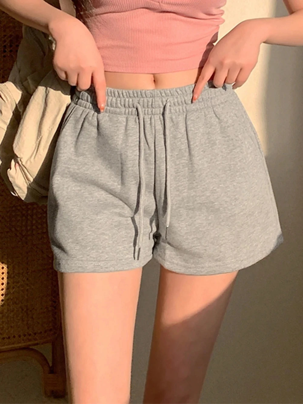 Women's solid color drawstring casual shorts, an ideal choice for everyday summer wear. Stylish loose-fitting athletic pants