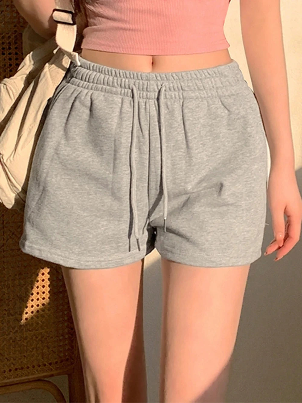 Women's solid color drawstring casual shorts, an ideal choice for everyday summer wear. Stylish loose-fitting athletic pants